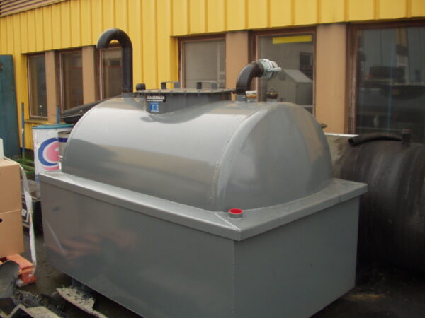 Spilloljetank cylinderformad – med balja  1700 – 10000 L